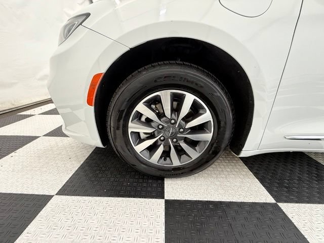 Used 2023 Chrysler Pacifica Limited FWD image 10