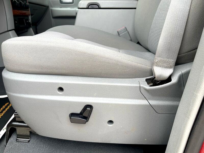 Used 2008 Dodge Durango SLT w/ Technology Group II image 23