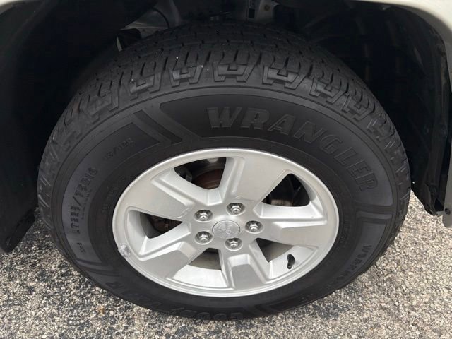 Used 2009 Jeep Liberty Sport w/ Popular Equipment Group AWD/4WD image 12