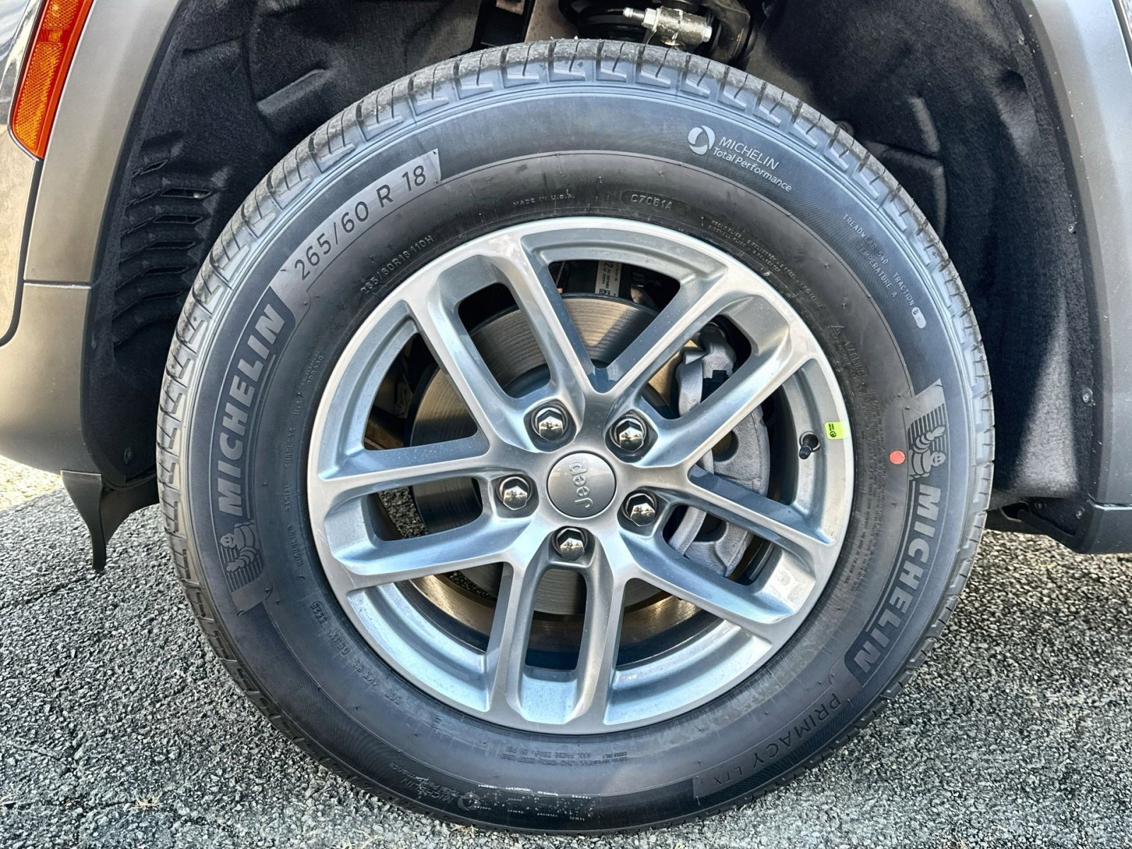 New 2025 Jeep Grand Cherokee Laredo w/ Luxury Tech Group I image 12