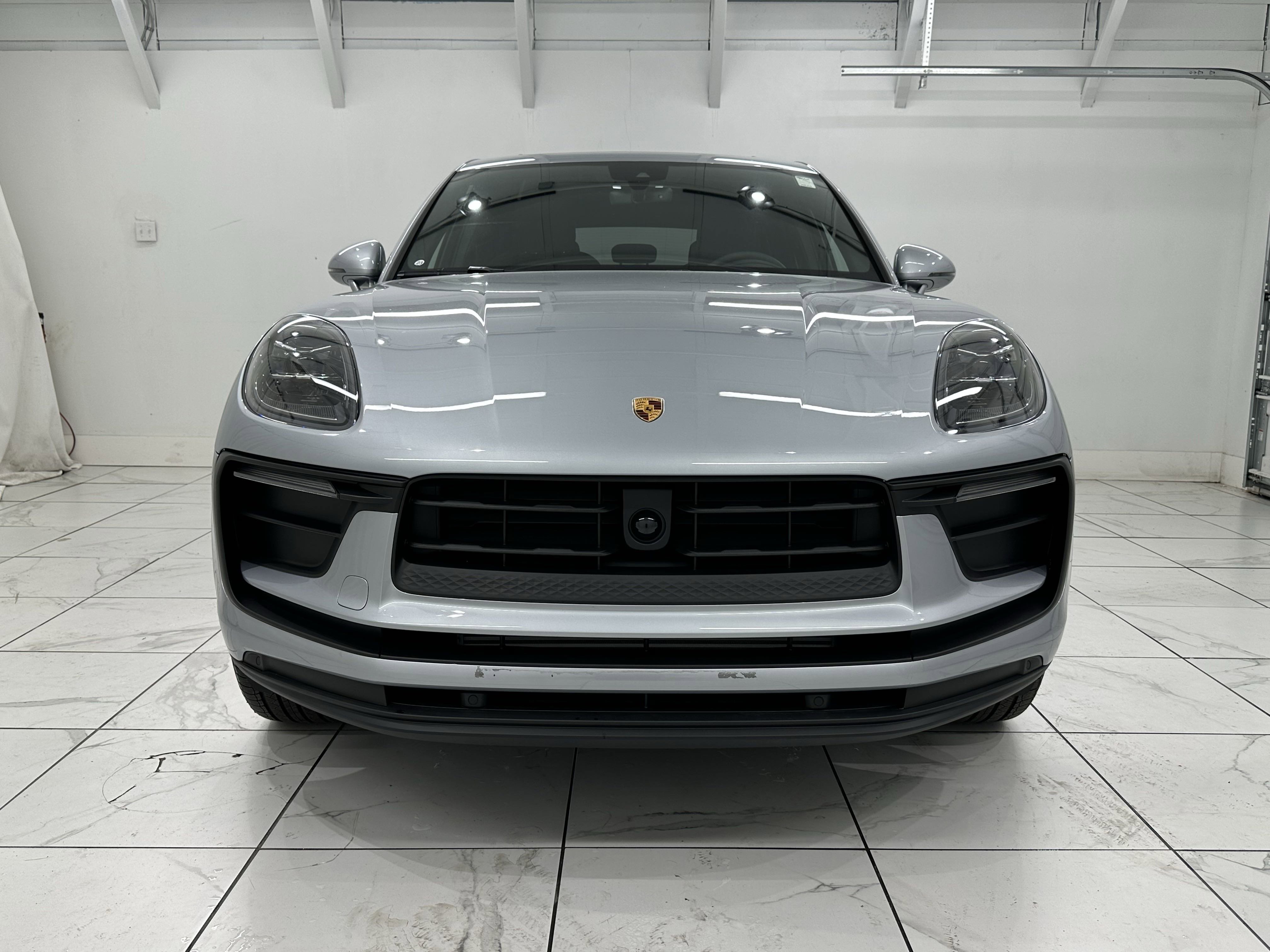 Certified 2025 Porsche Macan image 9