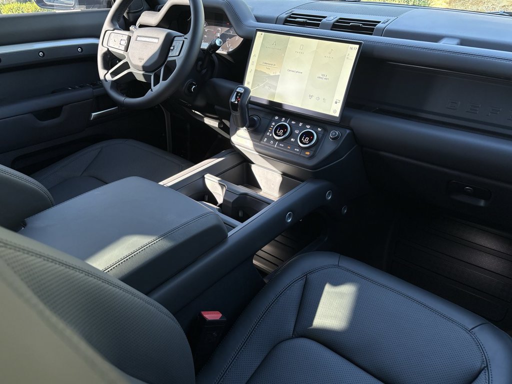 New 2026 Land Rover Defender 110 X-Dynamic SE AWD/4WD image 14