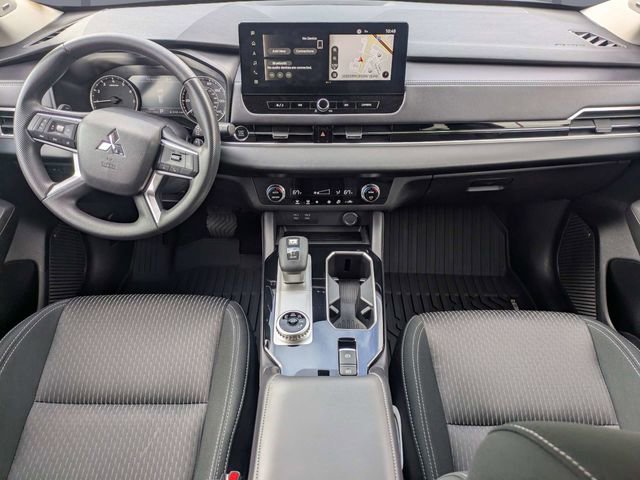Used 2025 Mitsubishi Outlander ES image 14