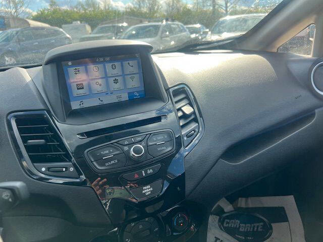 Used 2019 Ford Fiesta SE w/ Equipment Group 202A image 11
