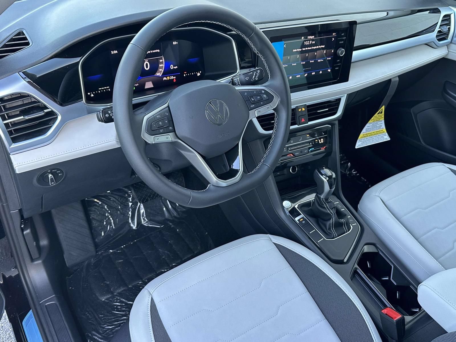 New 2026 Volkswagen Taos SE FWD image 10