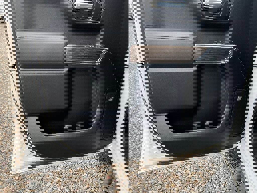 Used 2021 Chevrolet Silverado 1500 LT Trail Boss w/ Convenience Package II image 11