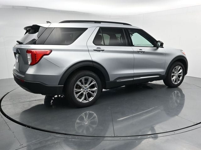 Certified 2022 Ford Explorer XLT w/ Equipment Group 202A AWD/4WD image 10