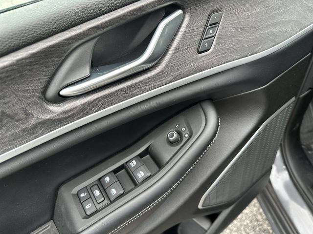 Used 2025 Jeep Grand Cherokee Limited 4xe AWD/4WD image 17