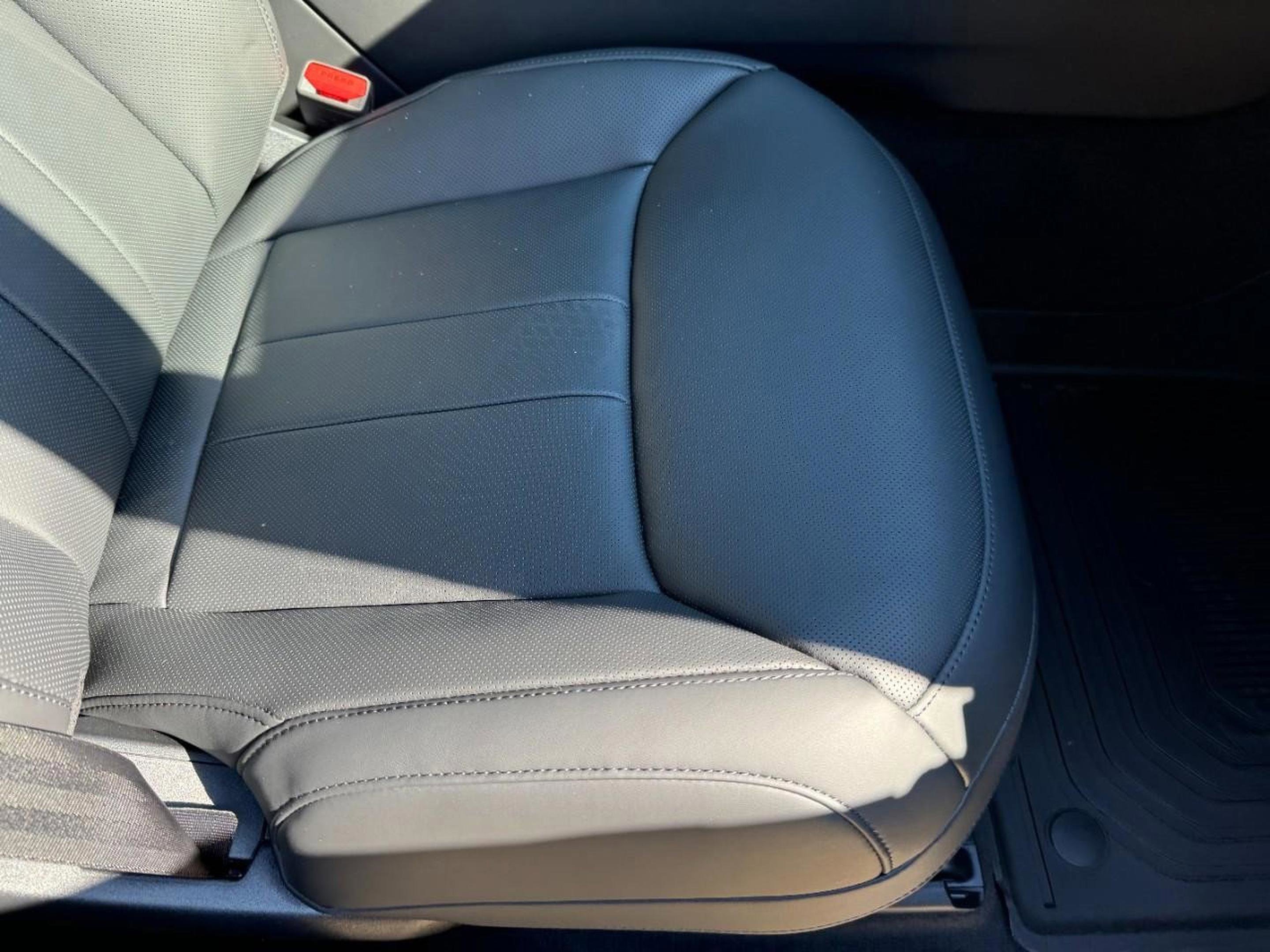 Used 2025 Land Rover Range Rover Sport SE image 19