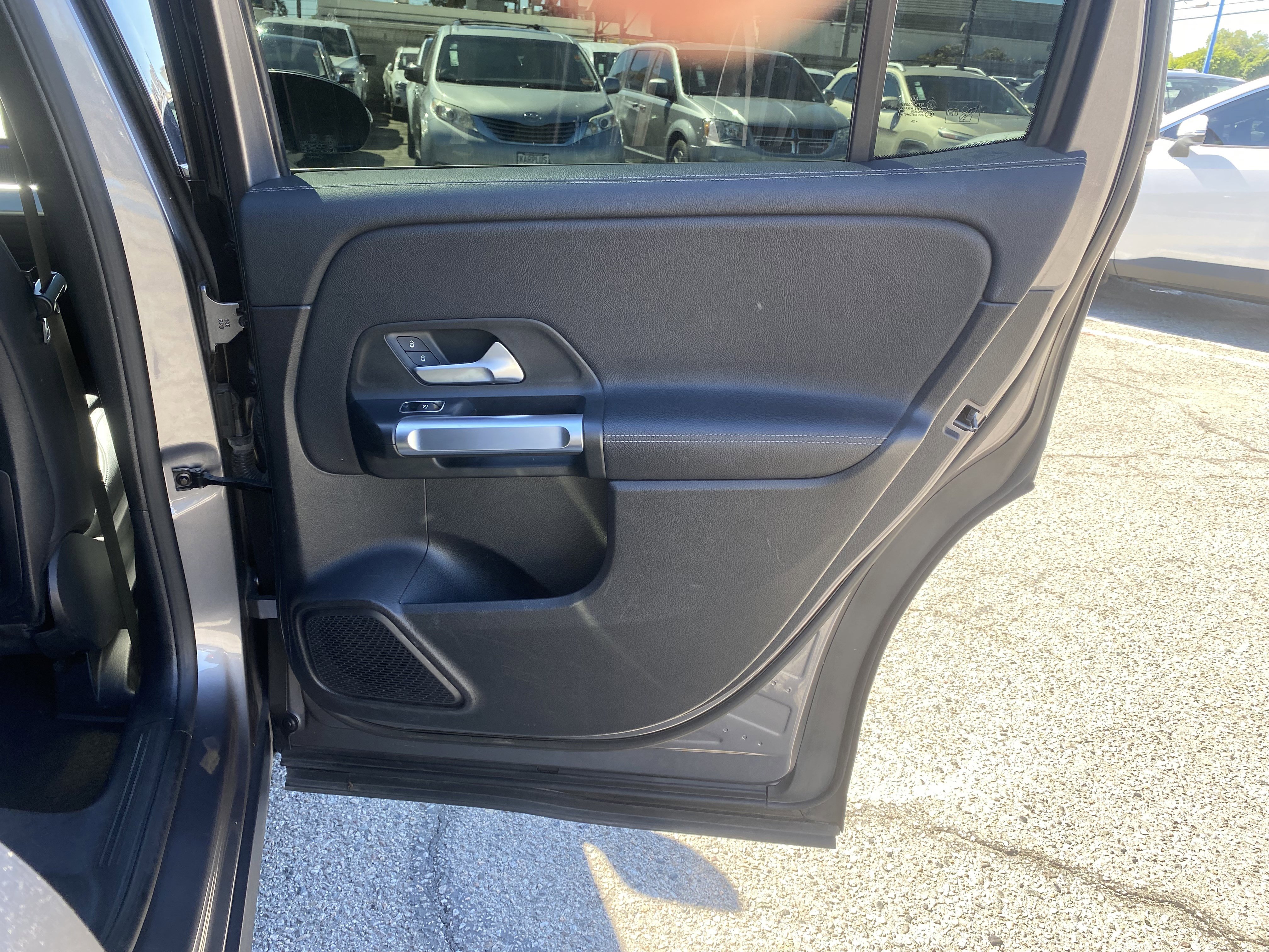 Used 2021 Mercedes-Benz GLB 250 w/ Premium Package image 22