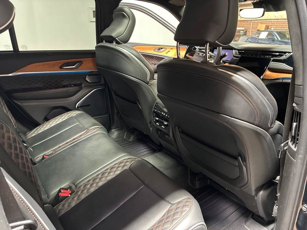 Used 2023 Jeep Grand Cherokee Summit AWD/4WD image 32