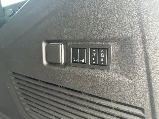 Used 2022 Chevrolet Suburban RST image 25