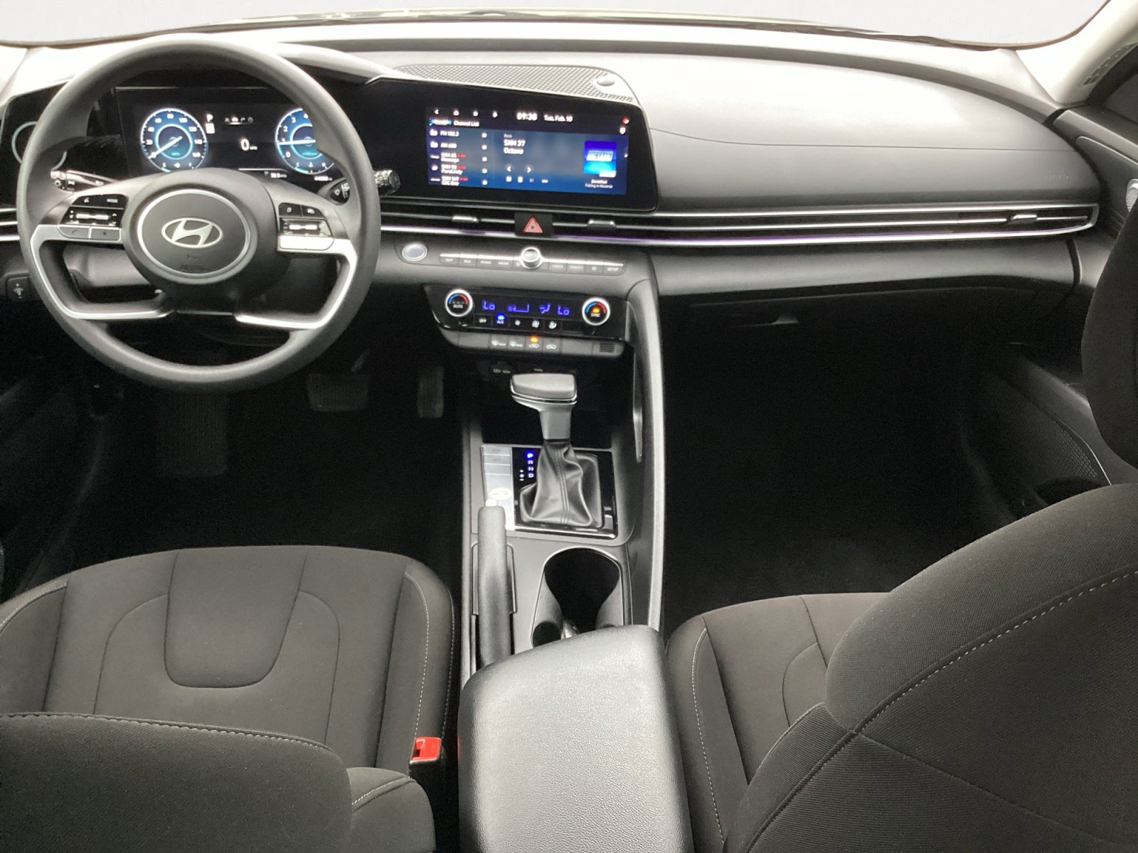 Used 2024 Hyundai Elantra SEL image 4