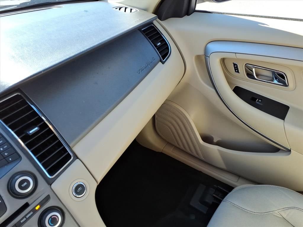 Used 2017 Ford Taurus SE image 26