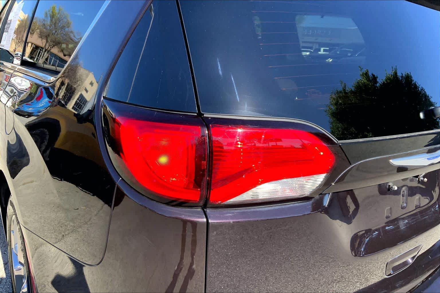 Used 2019 Chrysler Pacifica Limited FWD image 43