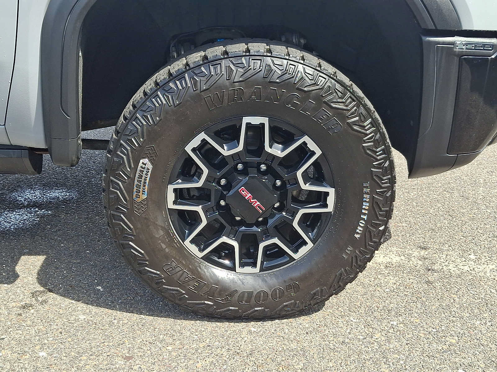 Used 2024 GMC Sierra 2500 AT4X AWD/4WD image 8