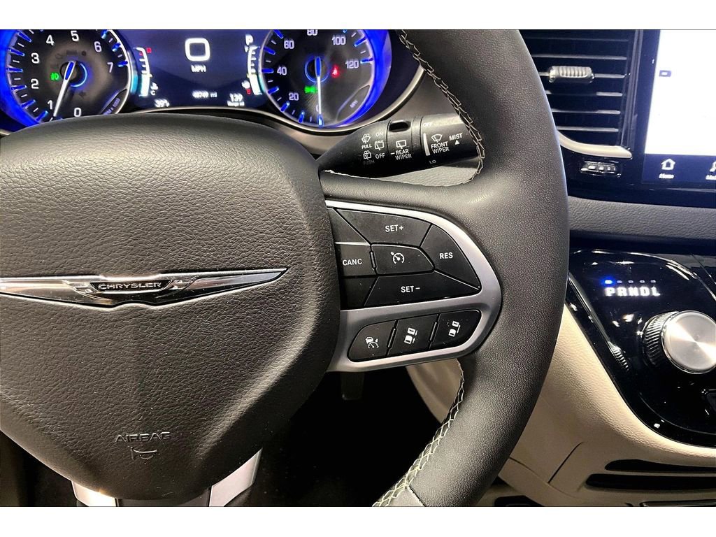 Used 2024 Chrysler Pacifica Touring-L image 20