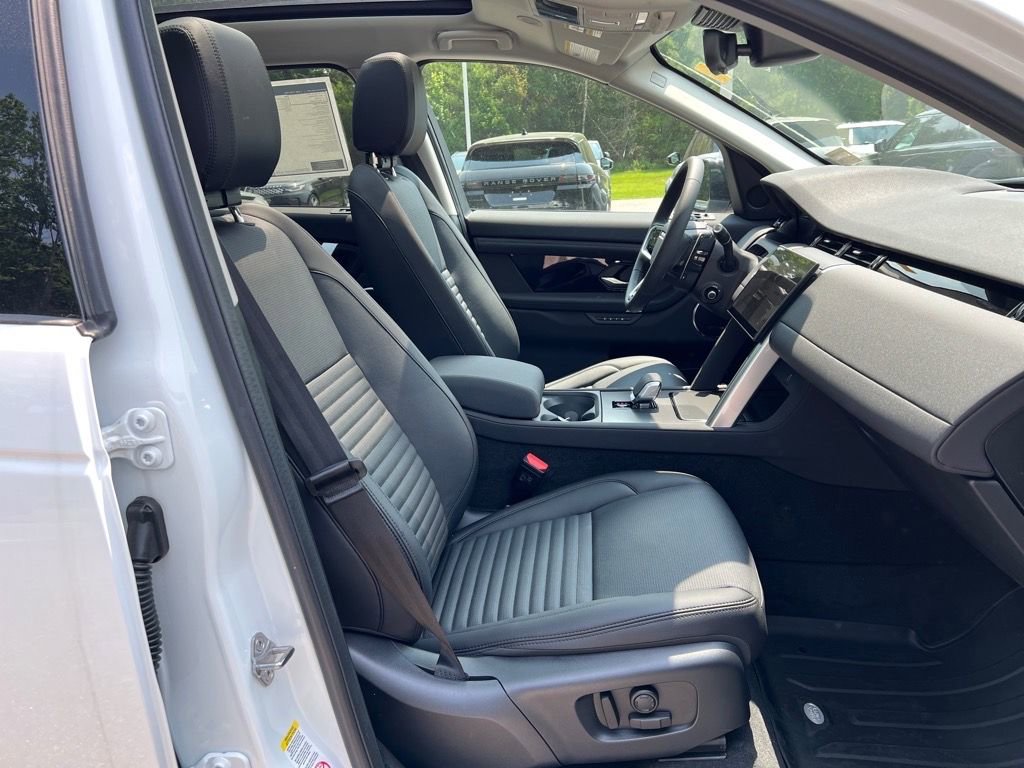 New 2025 Land Rover Discovery Sport S image 31