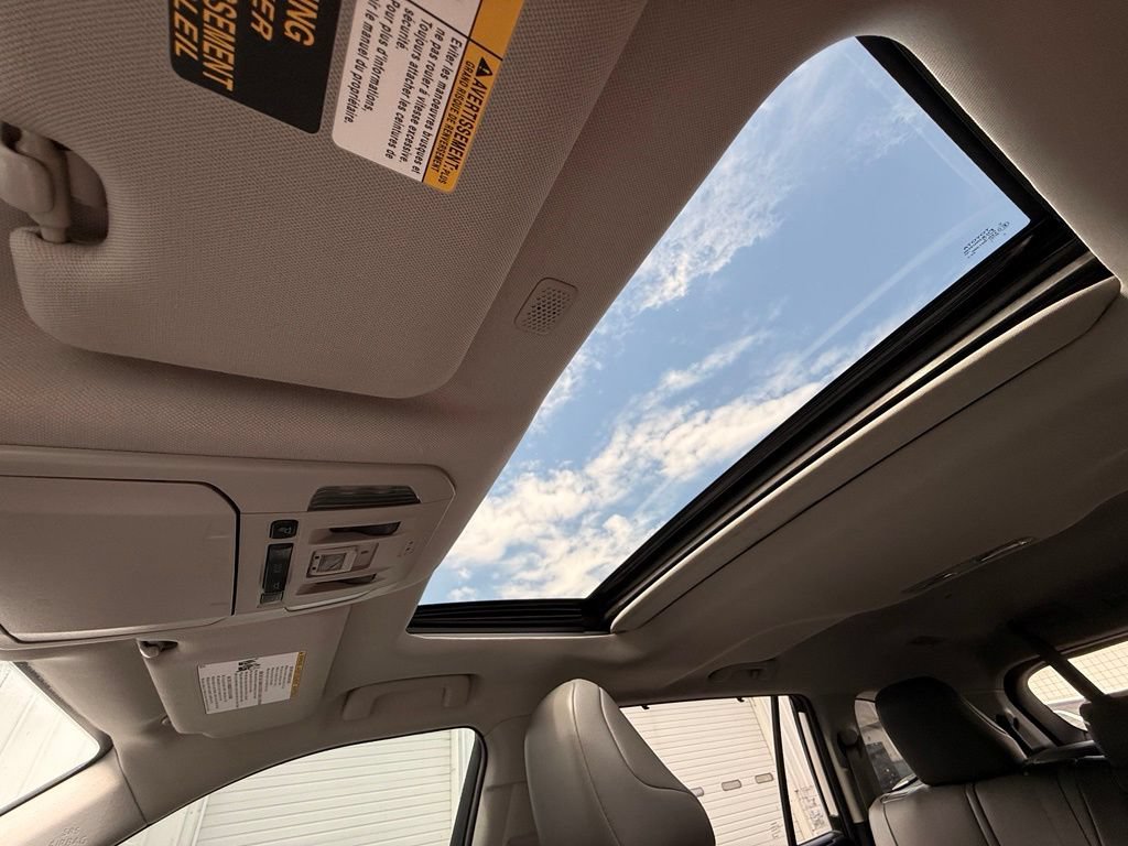 Used 2021 Toyota Highlander XLE AWD/4WD image 29