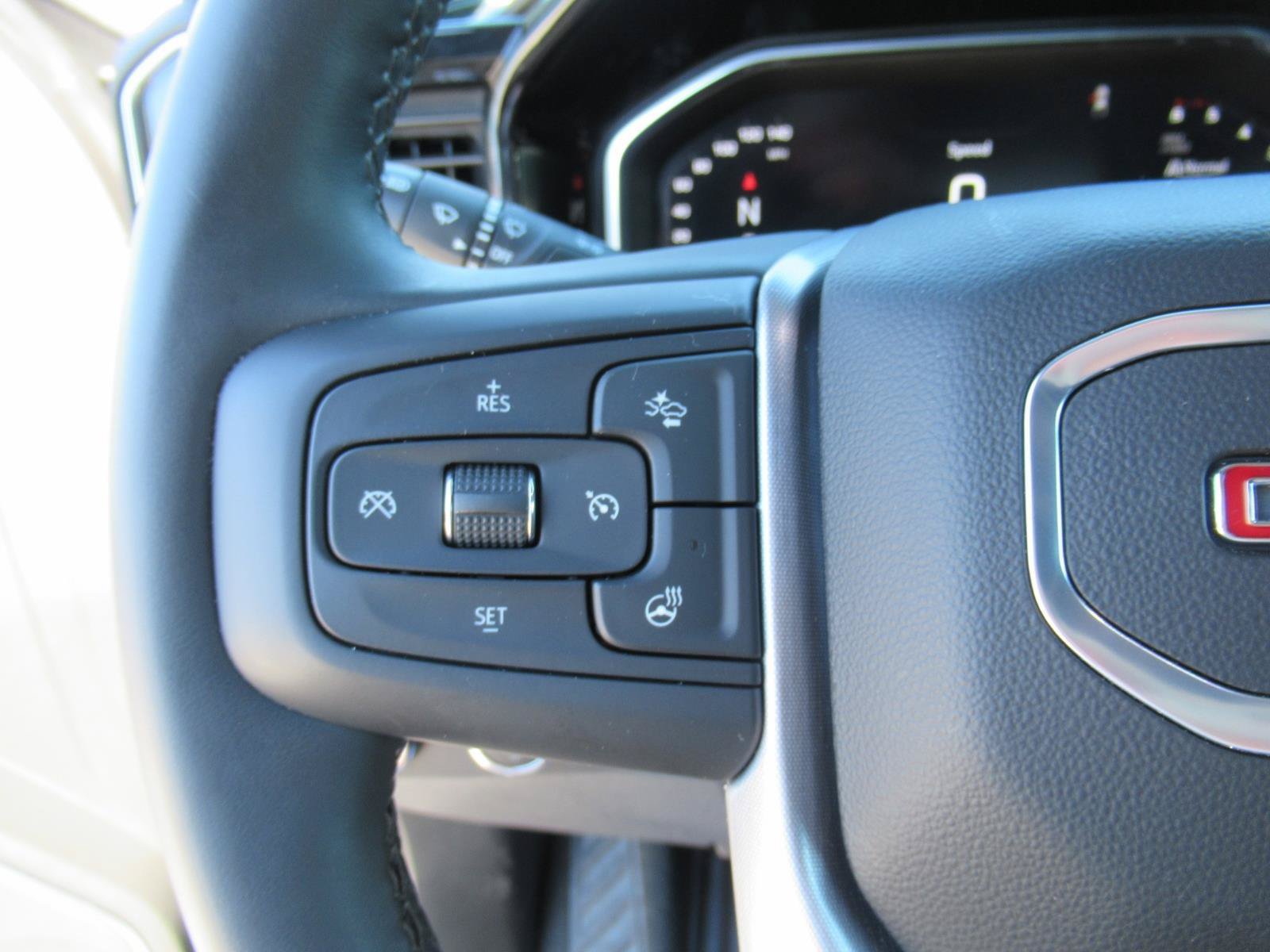 Used 2026 GMC Sierra 1500 SLE w/ Preferred Package AWD/4WD image 23