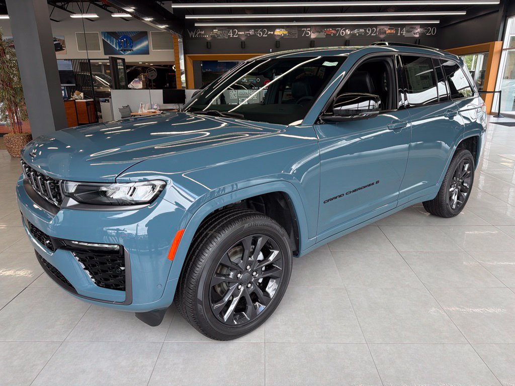 New 2026 Jeep Grand Cherokee Limited AWD/4WD image 2