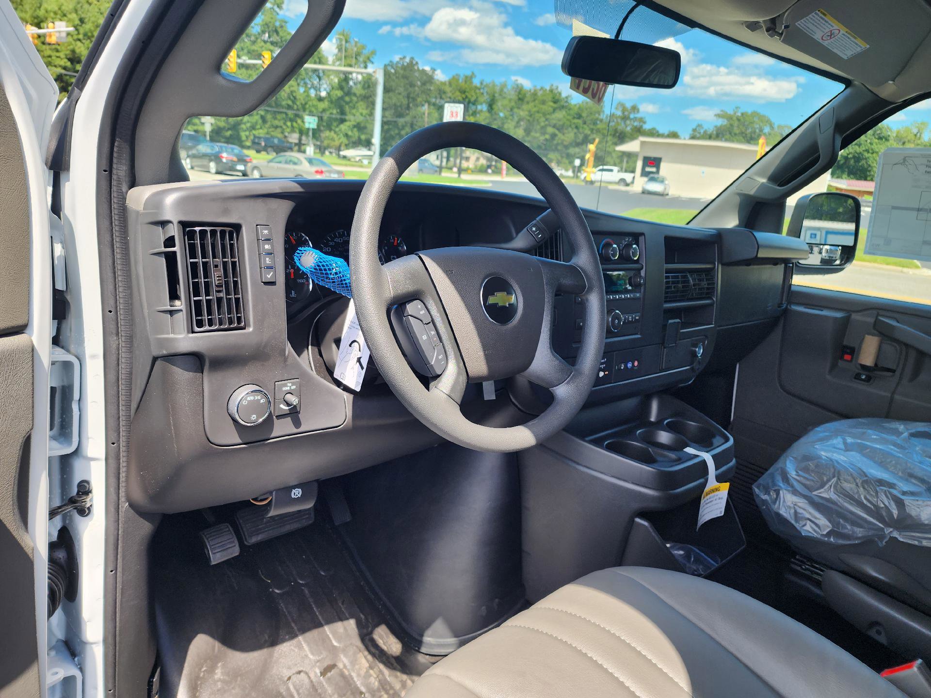 New 2025 Chevrolet Express 2500 w/ Driver Convenience Package image 10