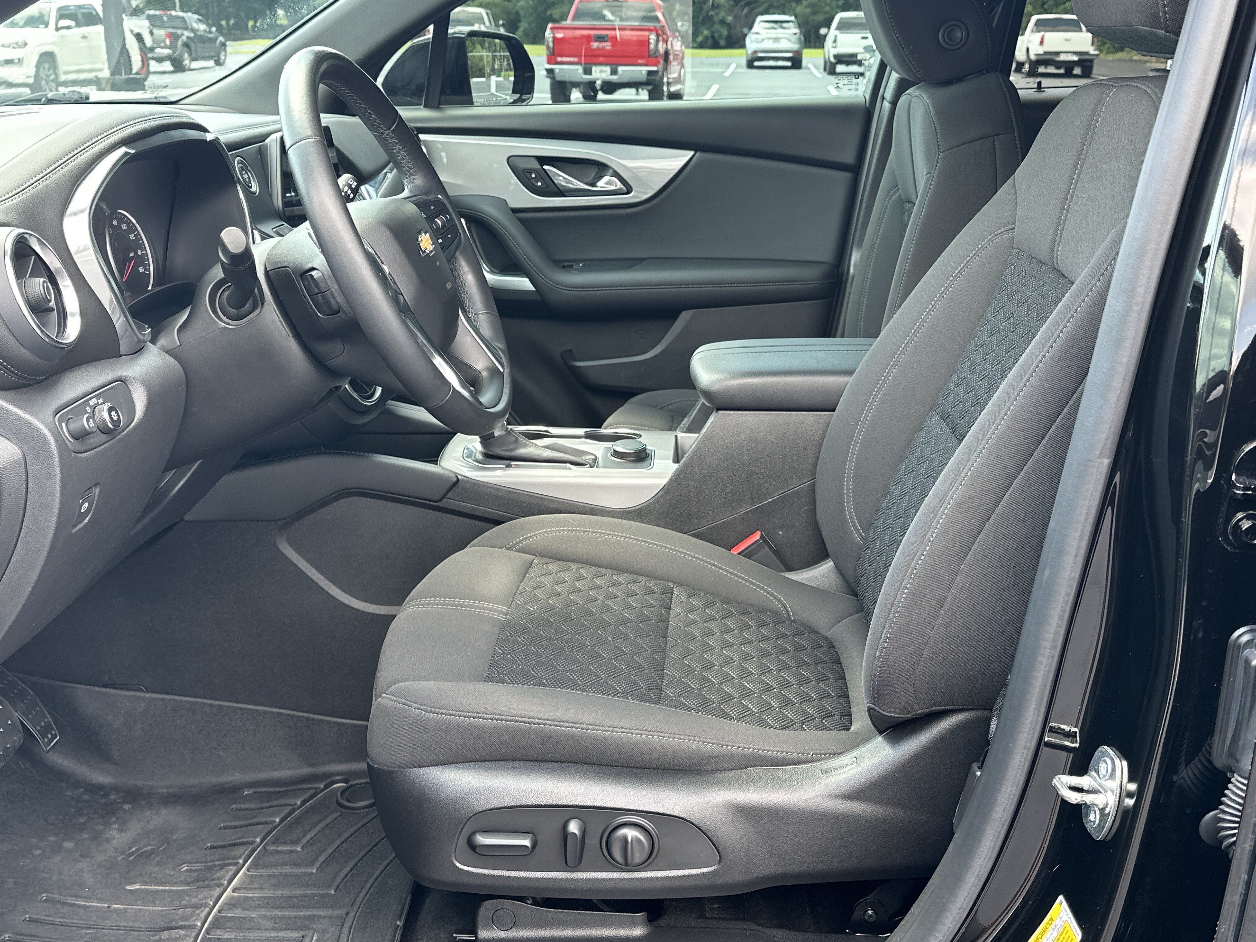 Used 2019 Chevrolet Blazer LT FWD image 9