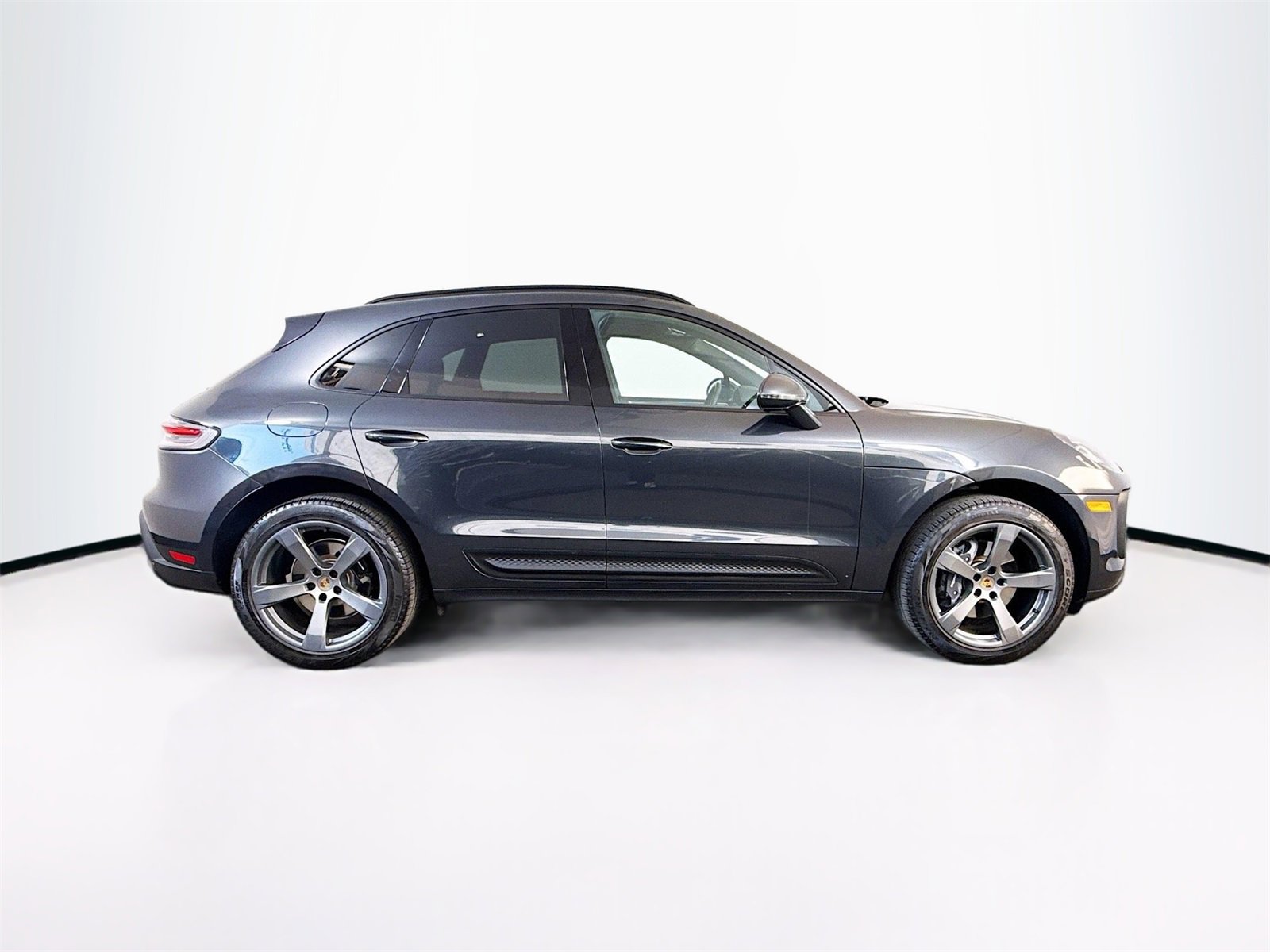 Used 2022 Porsche Macan image 8