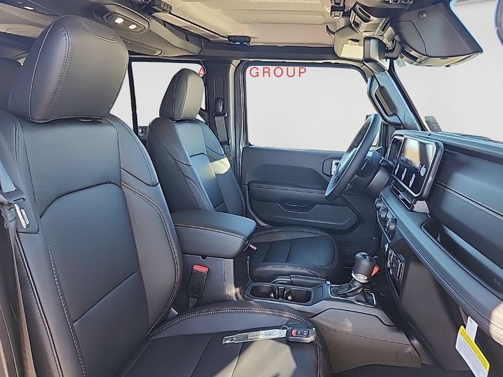 New 2026 Jeep Wrangler Unlimited Sahara AWD/4WD image 12