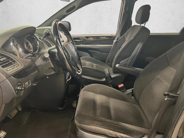 Used 2018 Dodge Grand Caravan SE FWD image 15