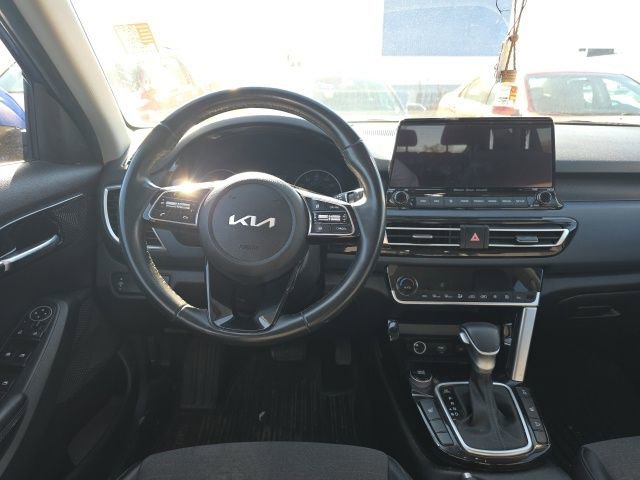 Used 2023 Kia Seltos Nightfall Edition image 3