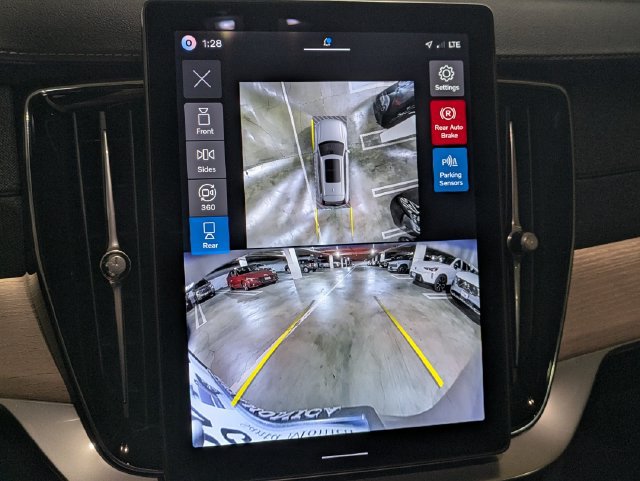 New 2026 Volvo XC90 T8 Plus w/ Protection Package AWD/4WD image 23