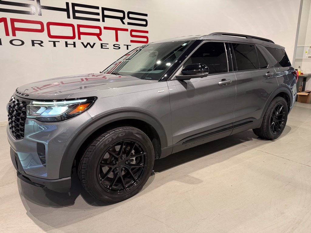 Used 2025 Ford Explorer ST-Line RWD image 2