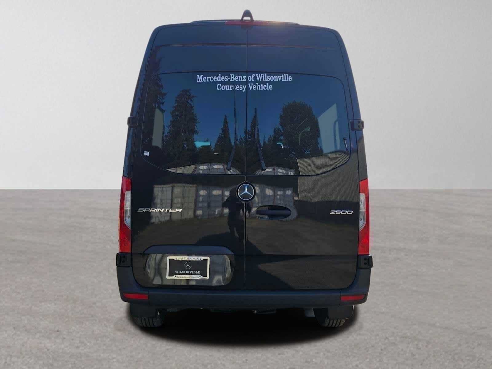Used 2025 Mercedes-Benz Sprinter 2500 image 4