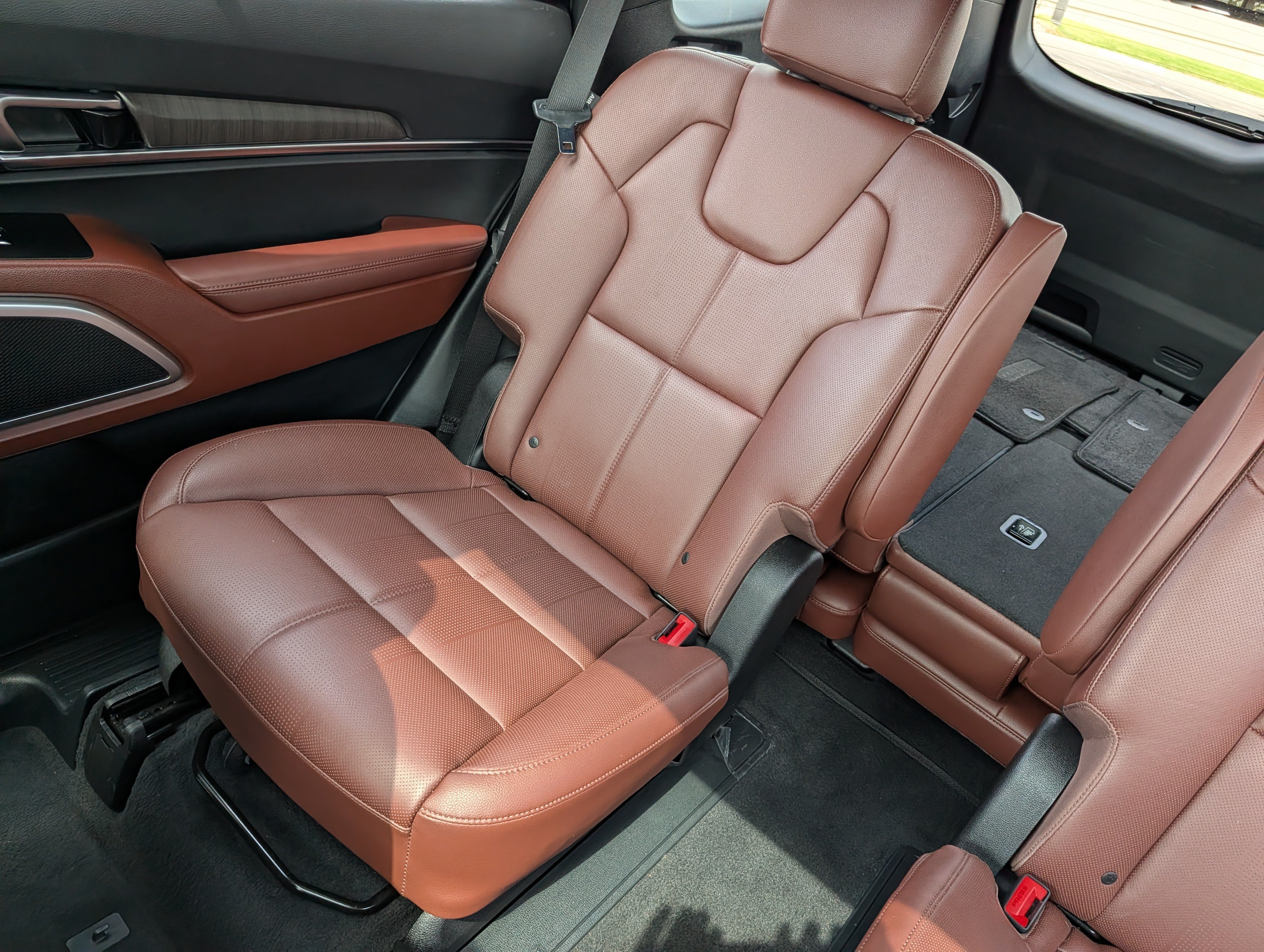 Certified 2024 Kia Telluride EX w/ EX Captain's Chair Package AWD/4WD image 12