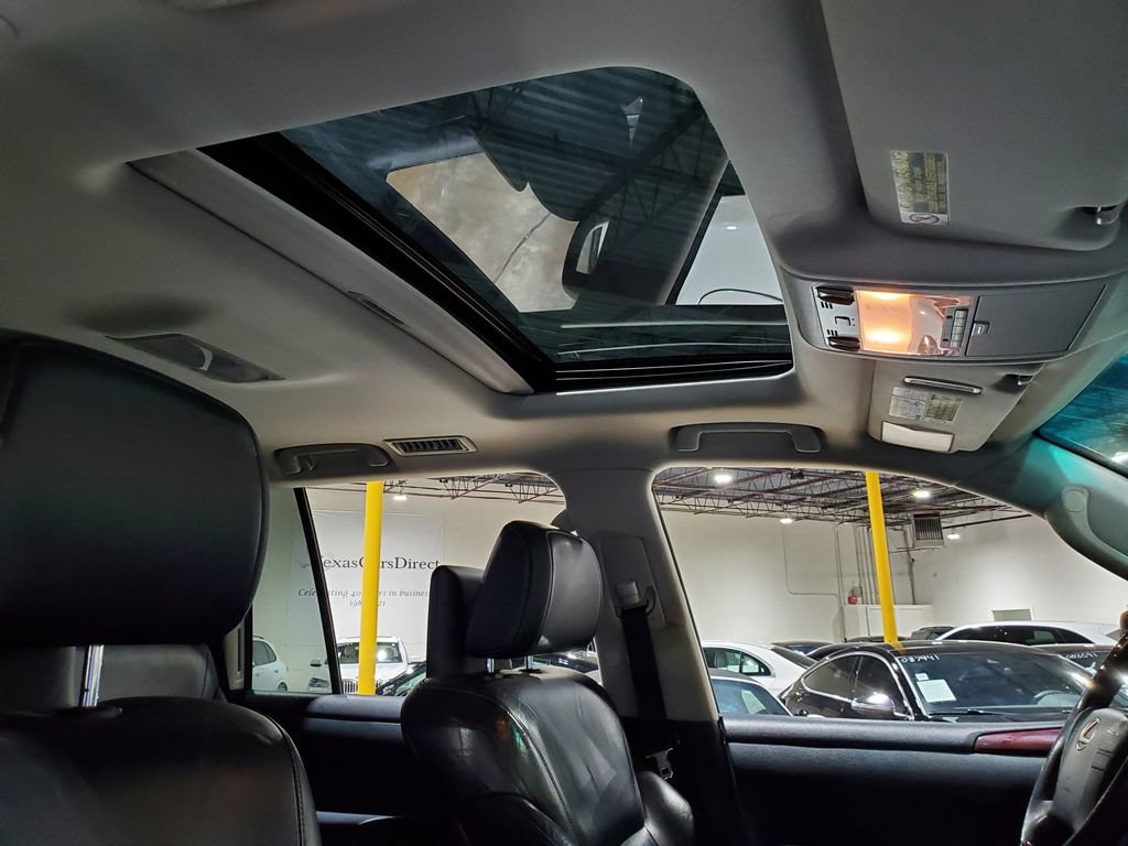 Used 2013 Lexus LX 570 4WD w/ Luxury Pkg image 16
