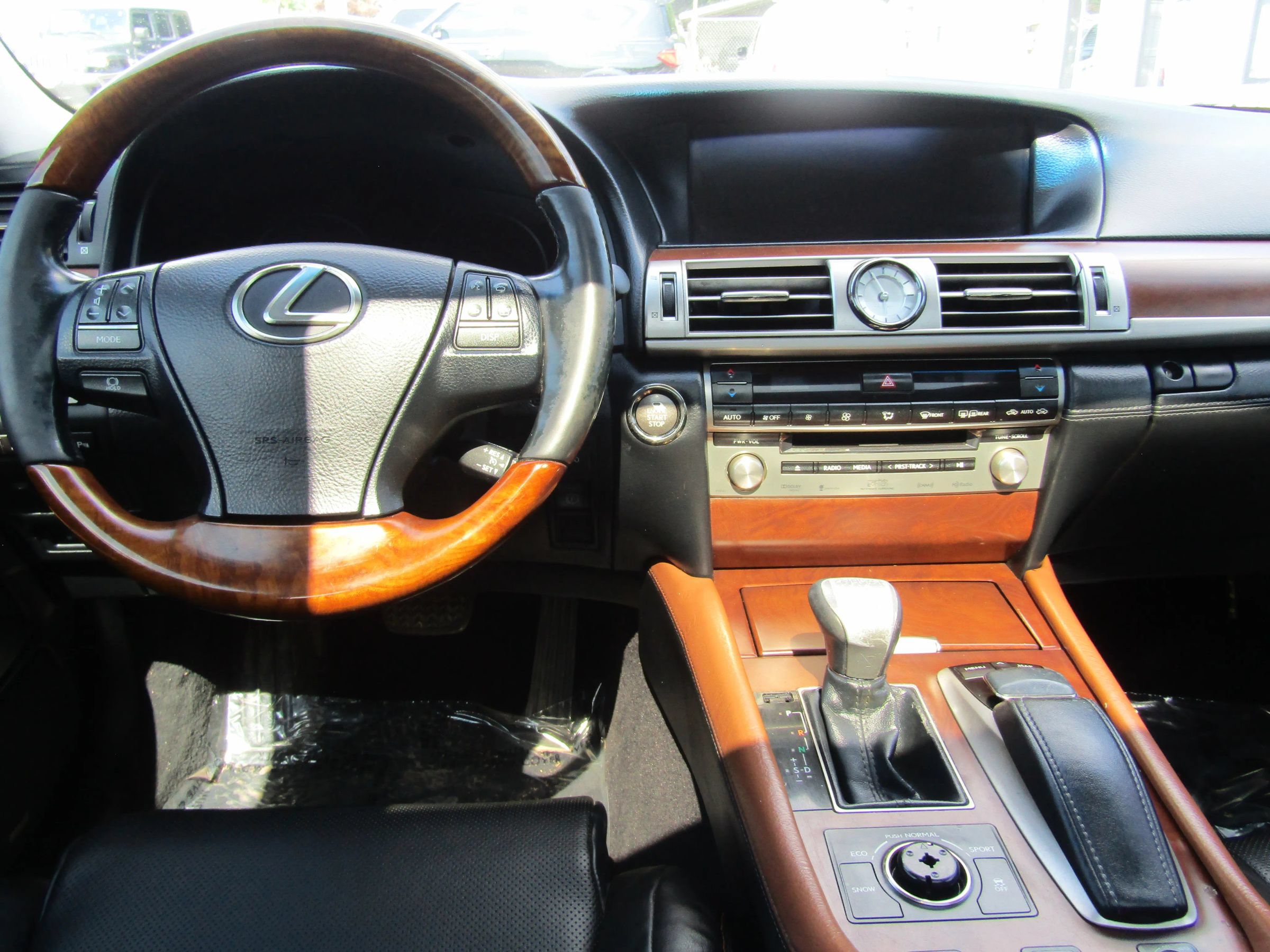 Used 2013 Lexus LS 460 AWD w/ Comfort Pkg image 20