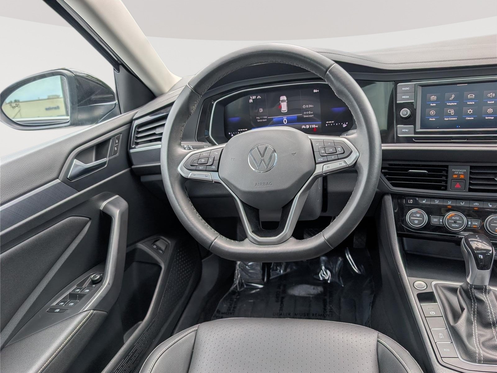 Used 2024 Volkswagen Jetta SE w/ Panoramic Sunroof Package FWD image 17