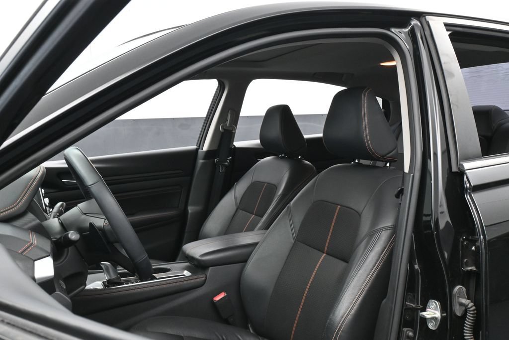 Used 2022 Nissan Altima 2.5 SR w/ Midnight Edition Package FWD image 10