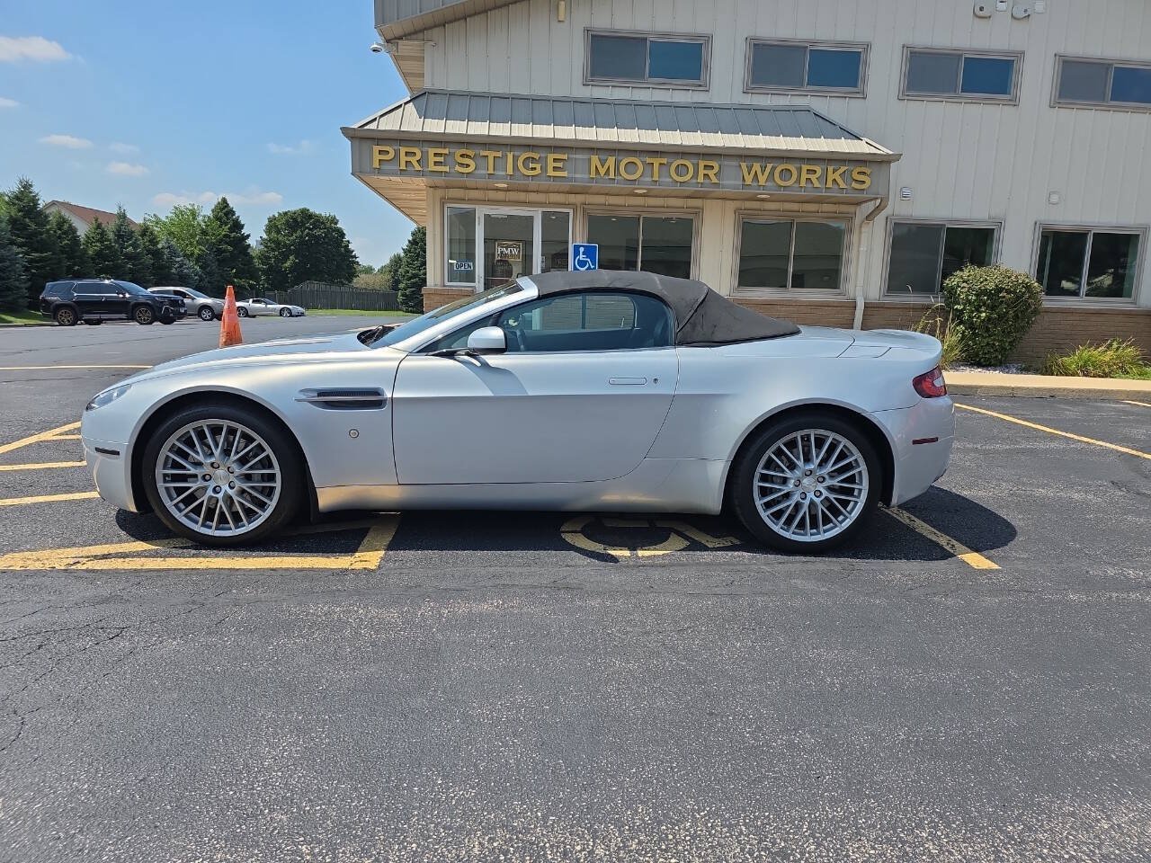 Used 2009 Aston Martin V8 Vantage Roadster RWD image 8