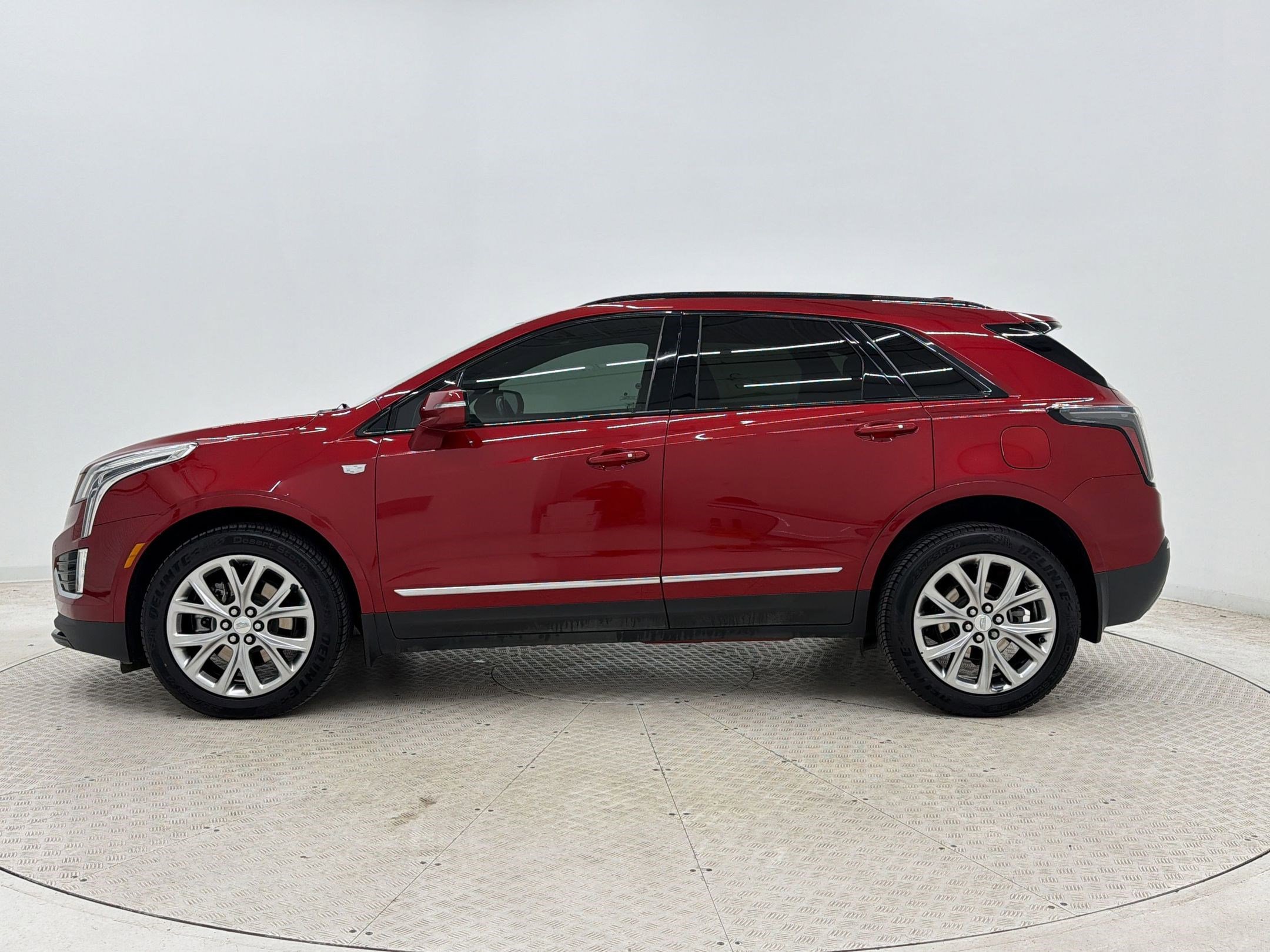 Used 2021 Cadillac XT5 Sportv AWD/4WD image 2