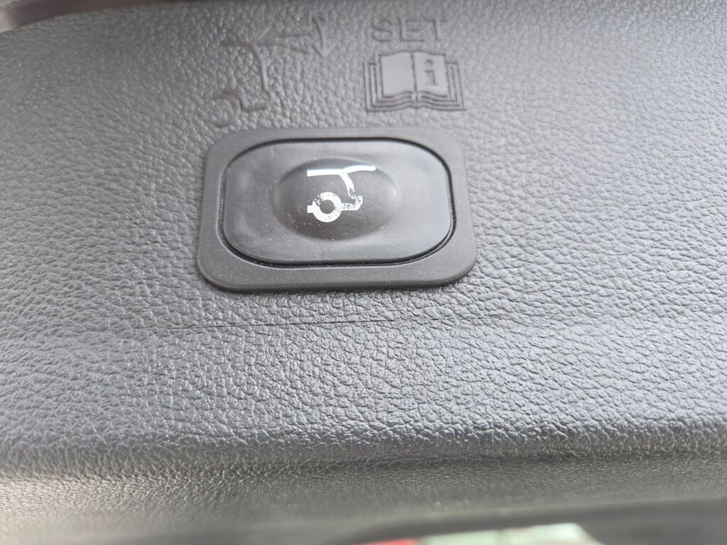 Used 2019 Ford Escape SEL image 19