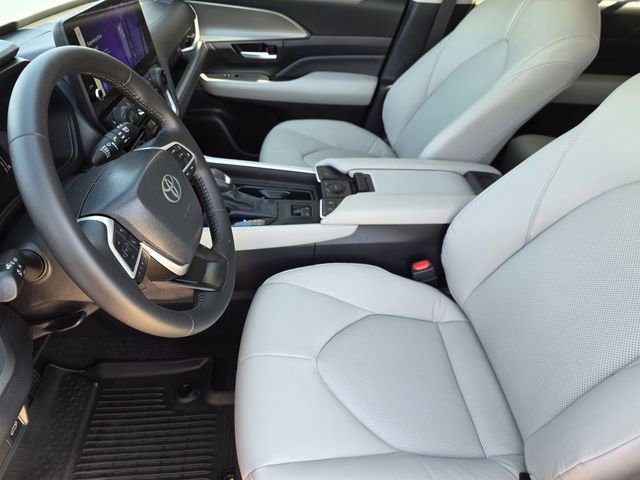 Used 2024 Toyota Grand Highlander XLE FWD image 9