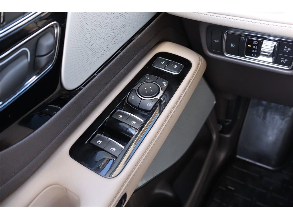 Used 2022 Lincoln Aviator Reserve w/ Equipment Group 201A image 27