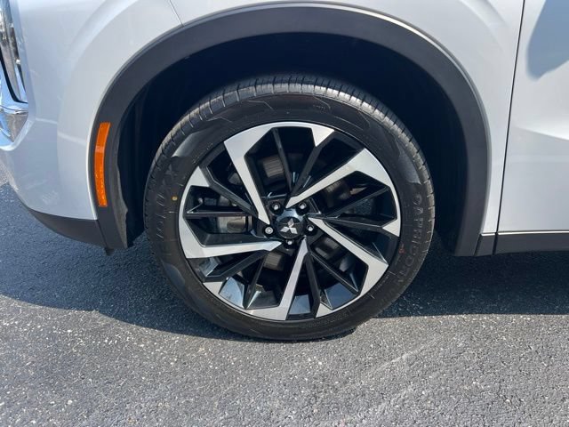 Used 2024 Mitsubishi Outlander SE AWD/4WD image 5