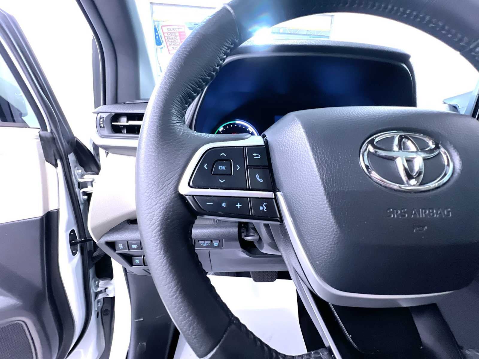 Used 2024 Toyota Sienna XLE FWD image 20