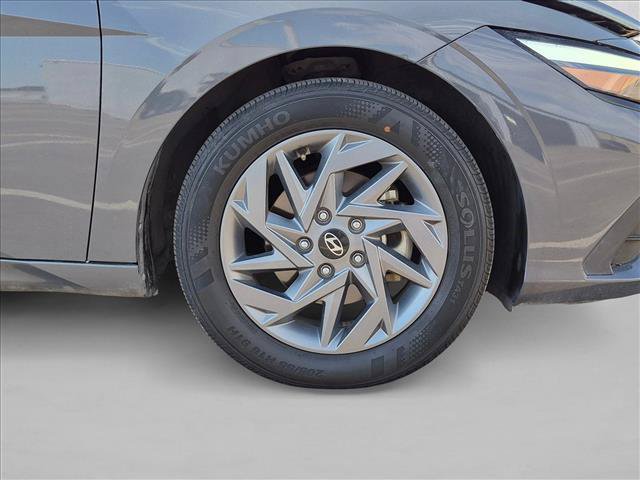 Used 2024 Hyundai Elantra SEL FWD image 22
