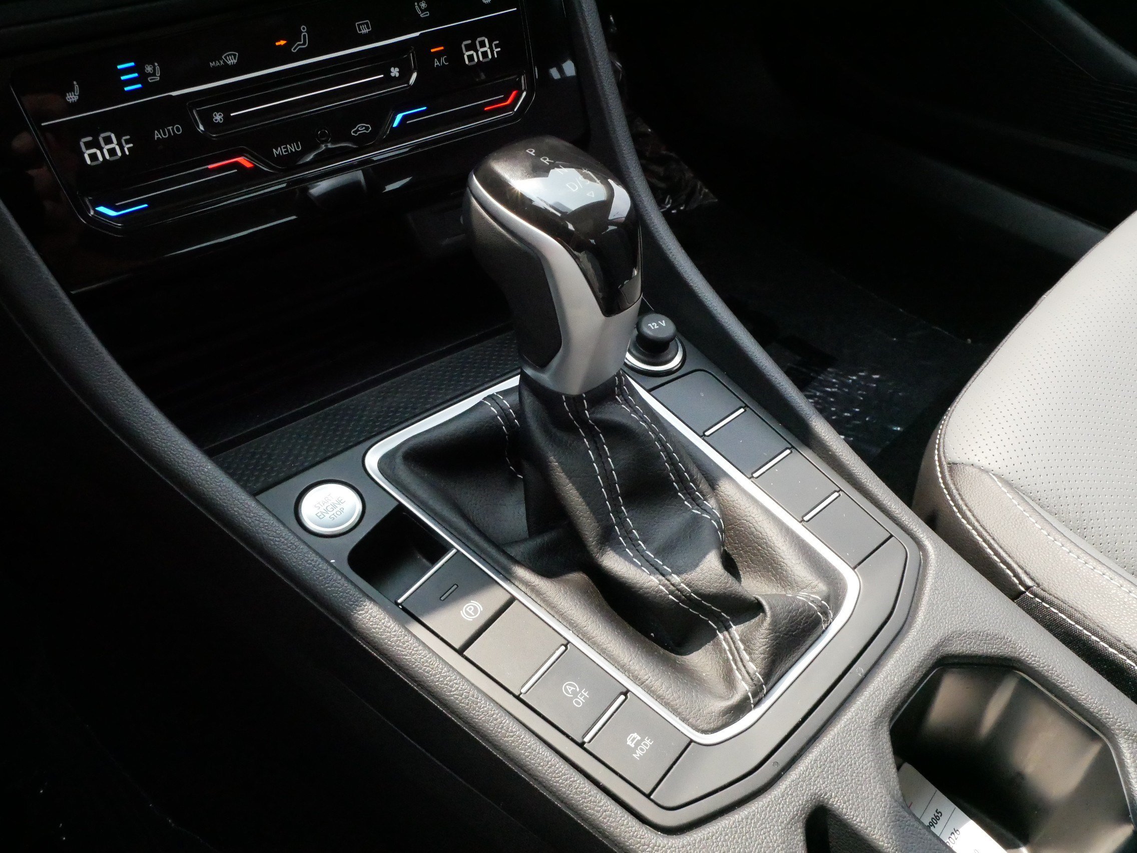 Used 2026 Volkswagen Jetta SEL FWD image 24
