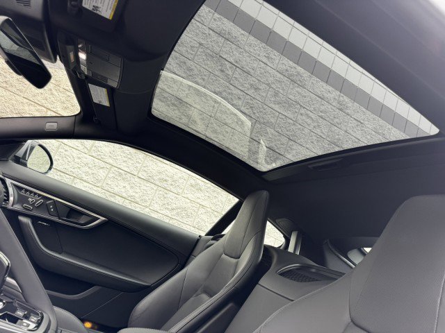 Used 2021 Jaguar F-TYPE Coupe RWD image 39