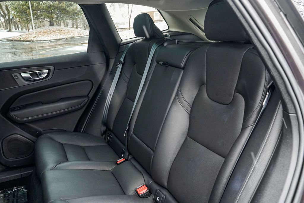 Used 2022 Volvo XC60 B5 Momentum w/ Advanced Package image 15